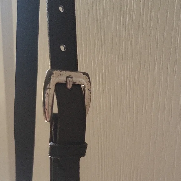 Brighton Elegant Black Leather Shoulder Bag - Picture 5 of 10